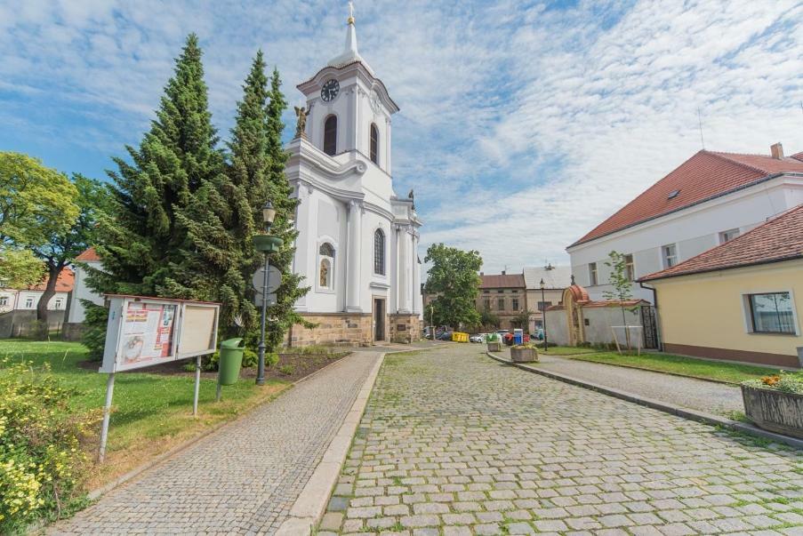 Pension U Kostela Cesky Brod Exteriör bild