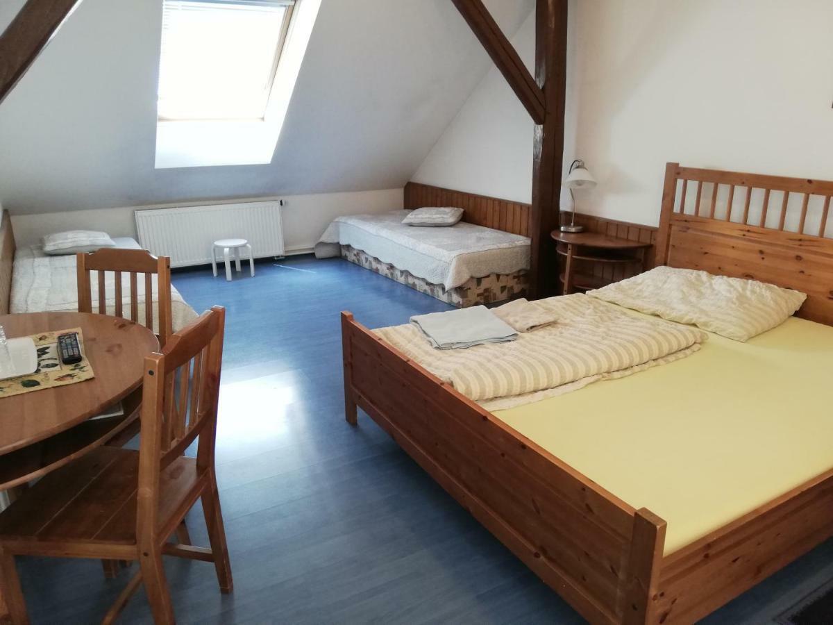 Pension U Kostela Cesky Brod Exteriör bild